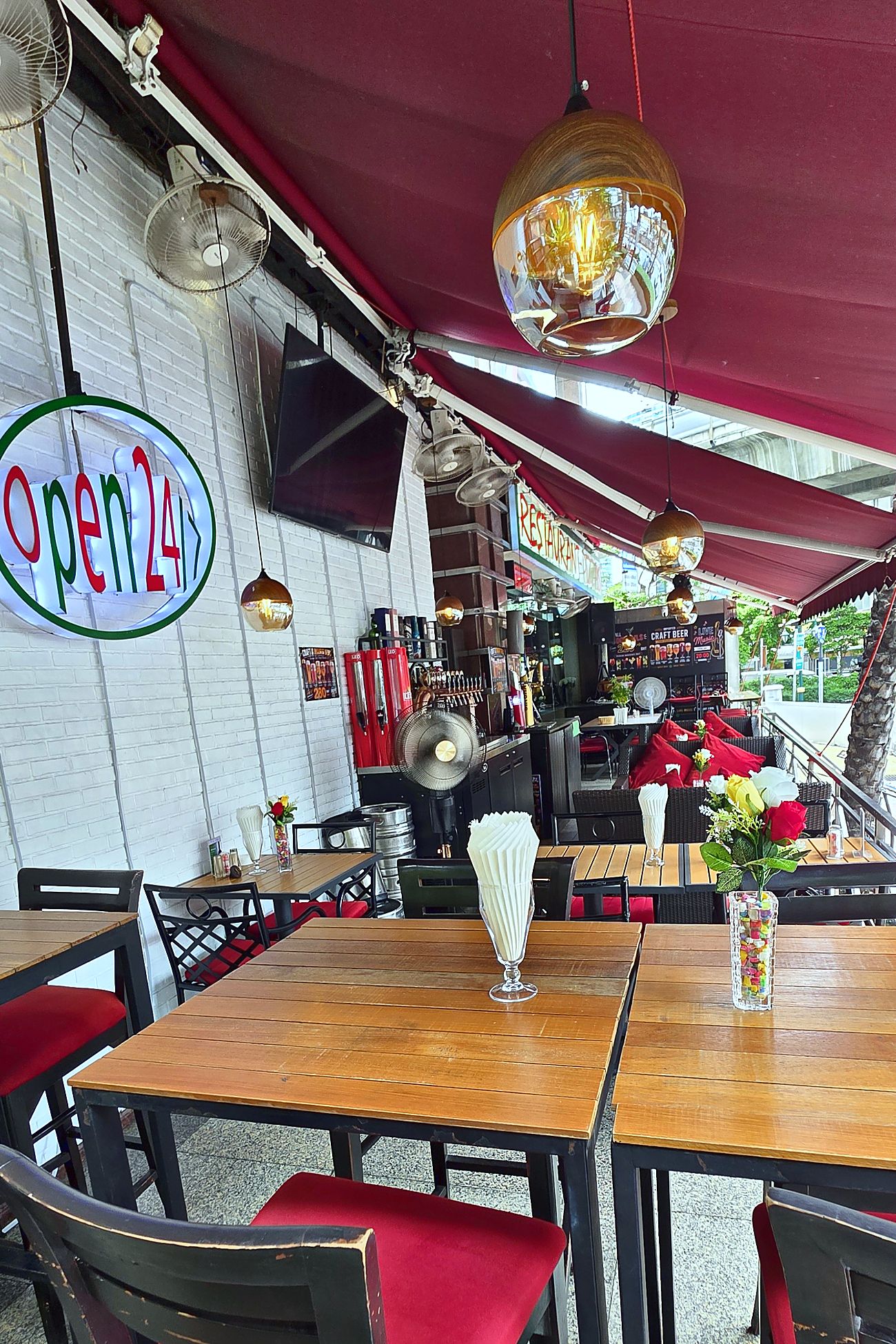 The terrace on Sukhumvit 23, open around the clock